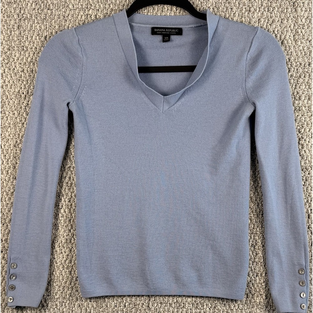 Banana Republic Merino Wool Sweater XS Blue V Neck Button Cuff Preppy Soft